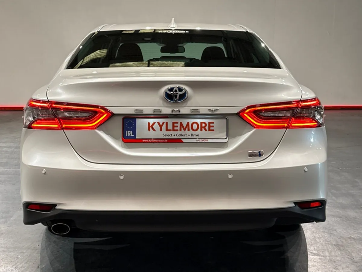 Toyota Camry Saloon, Petrol Hybrid, 2023, White
