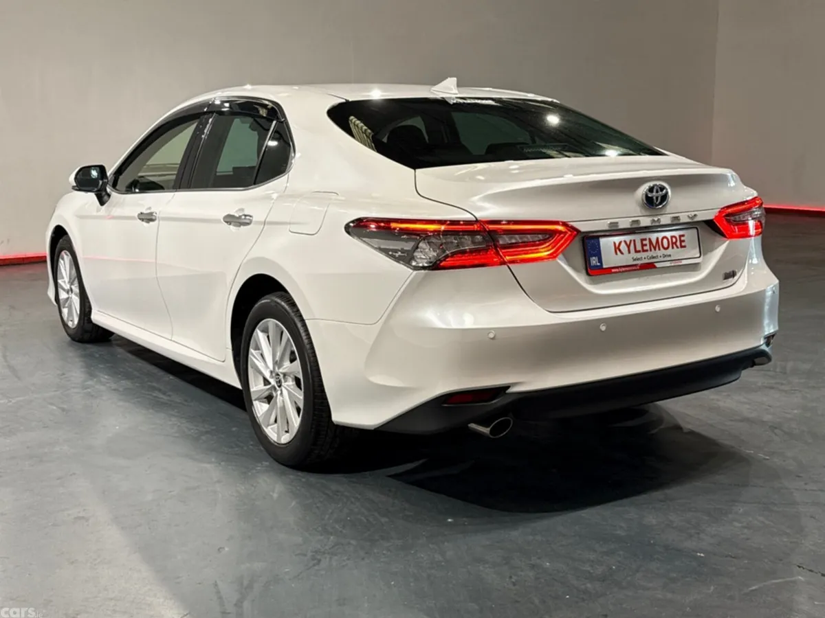 Toyota Camry Saloon, Petrol Hybrid, 2023, White