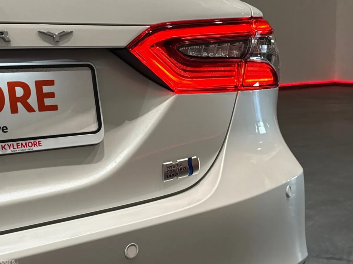 Toyota Camry Saloon, Petrol Hybrid, 2023, White