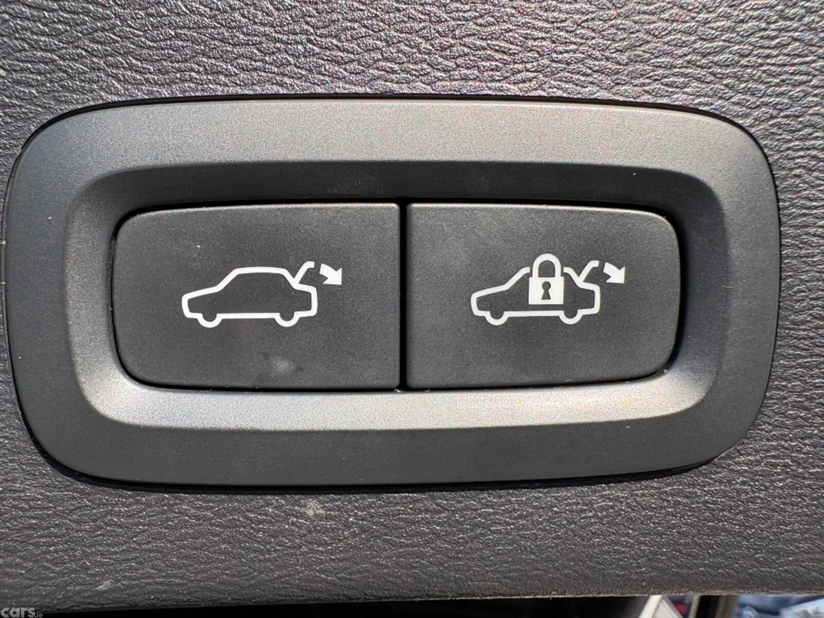 Volvo XC40 SUV, Electric, 2023, White