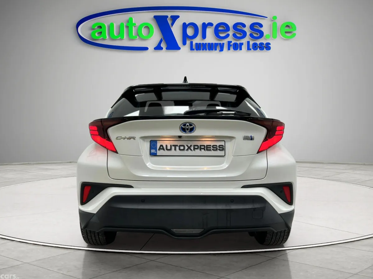 Toyota C-HR SUV, Petrol Hybrid, 2021, White