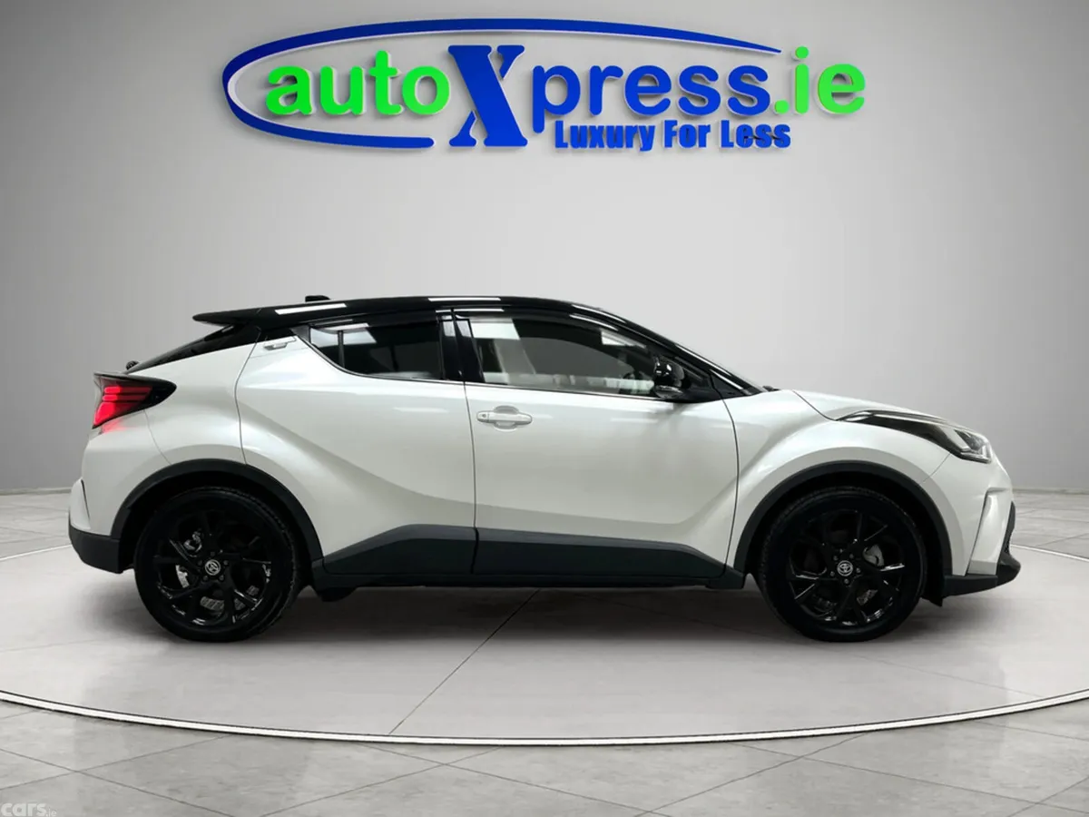 Toyota C-HR SUV, Petrol Hybrid, 2021, White