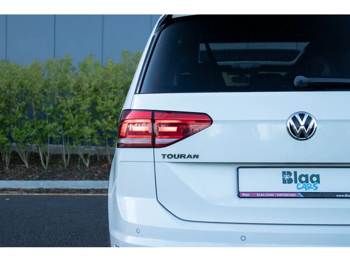 Volkswagen Touran MPV, Diesel, 2016, White