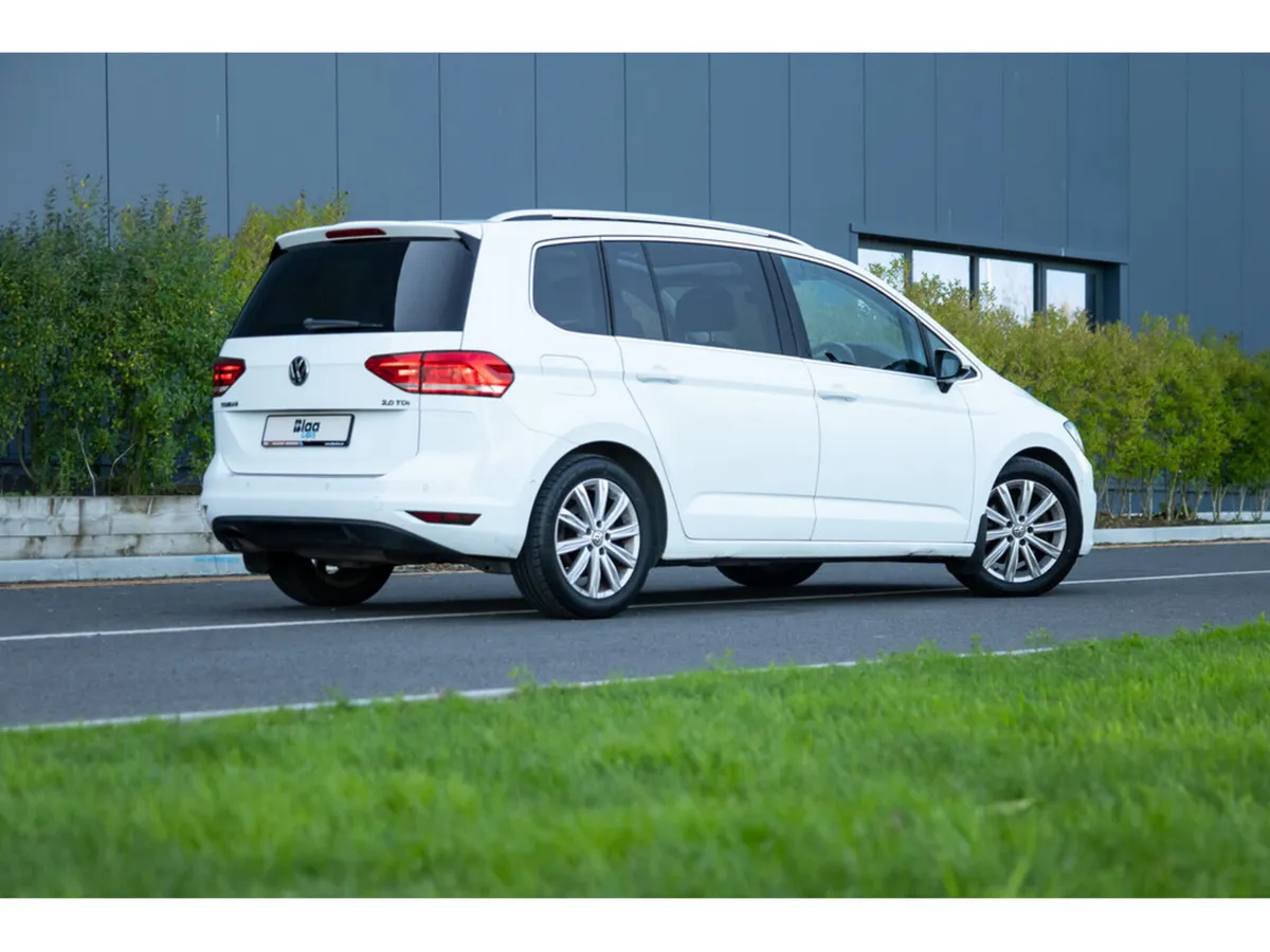 Volkswagen Touran MPV, Diesel, 2016, White