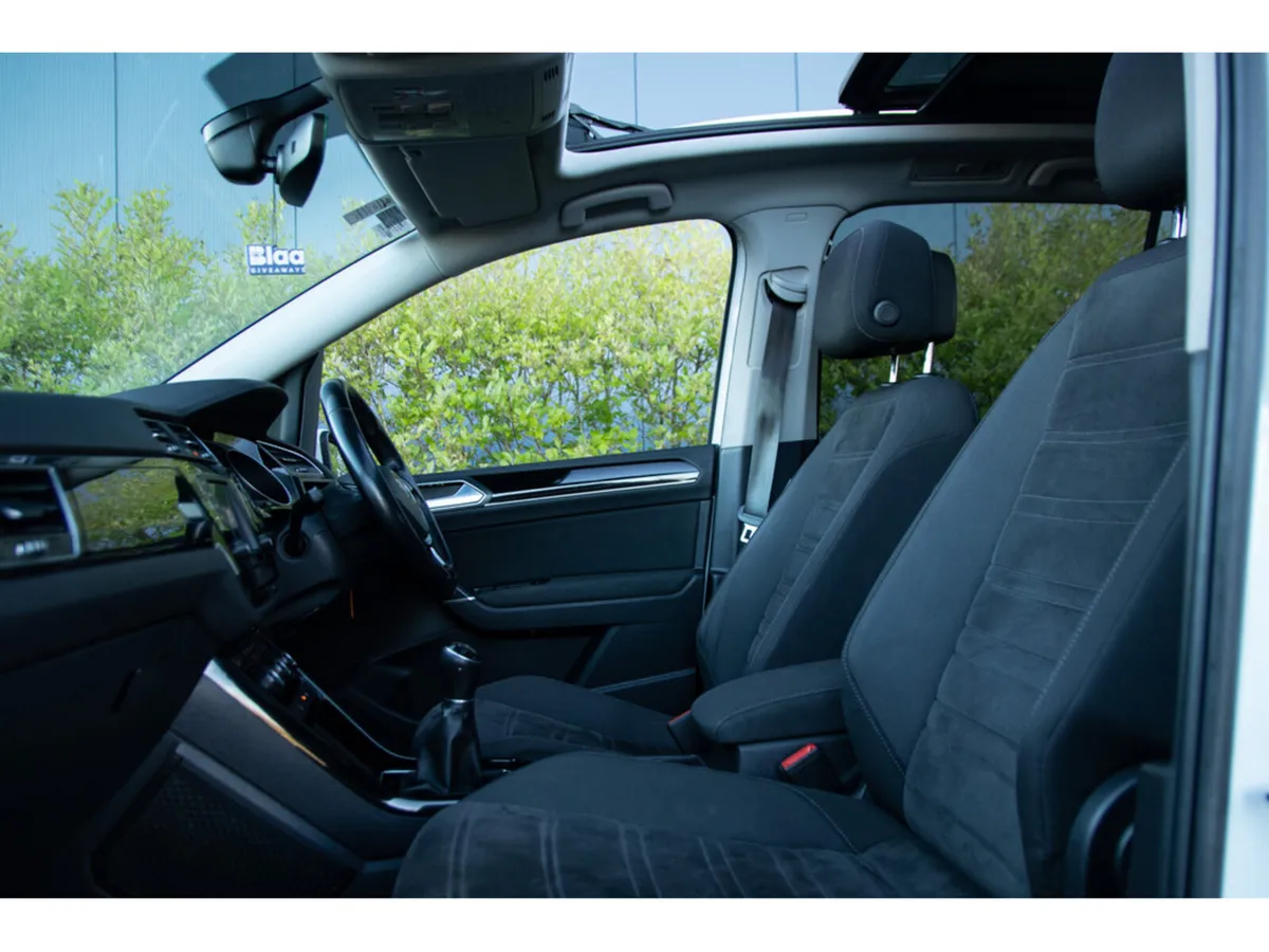 Volkswagen Touran MPV, Diesel, 2016, White