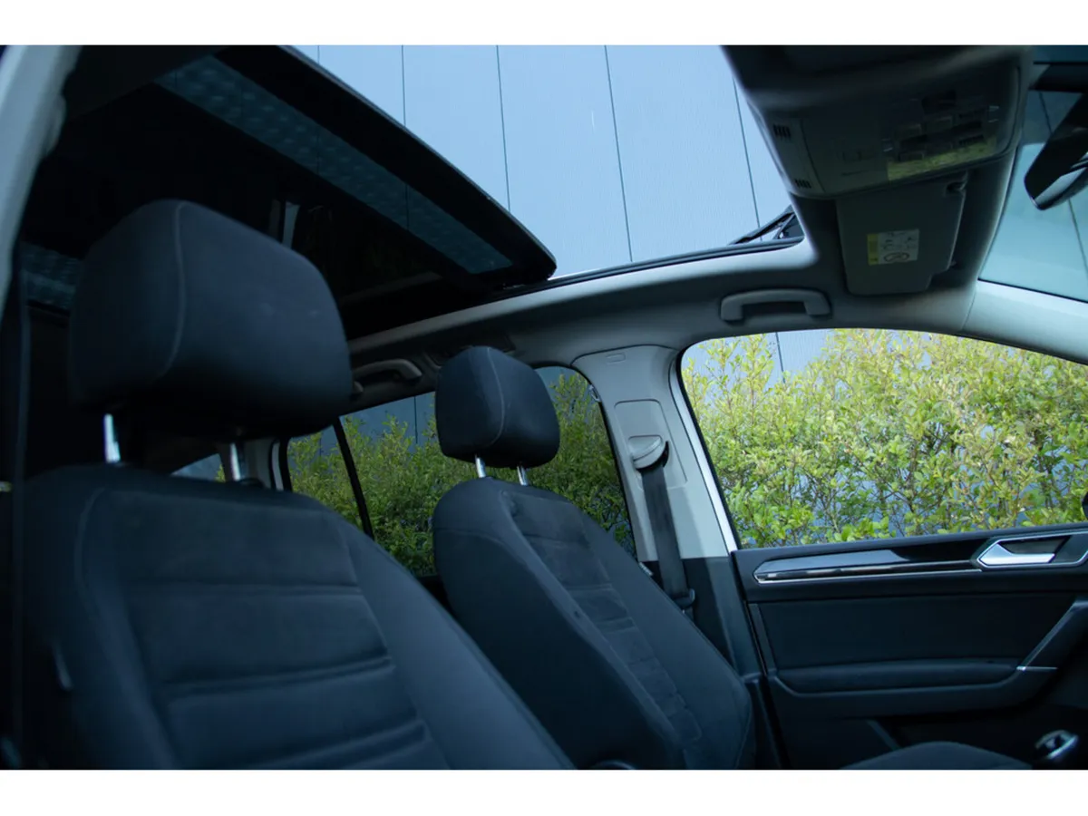 Volkswagen Touran MPV, Diesel, 2016, White