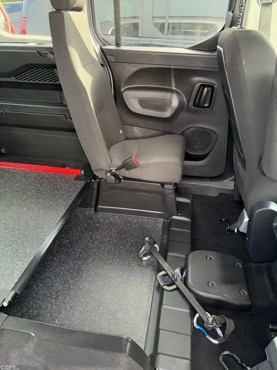 Peugeot Rifter MPV, Diesel, 2024, Silver
