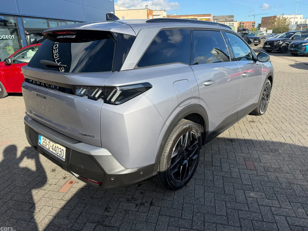 Peugeot 5008 MPV, Petrol, 2025, Grey