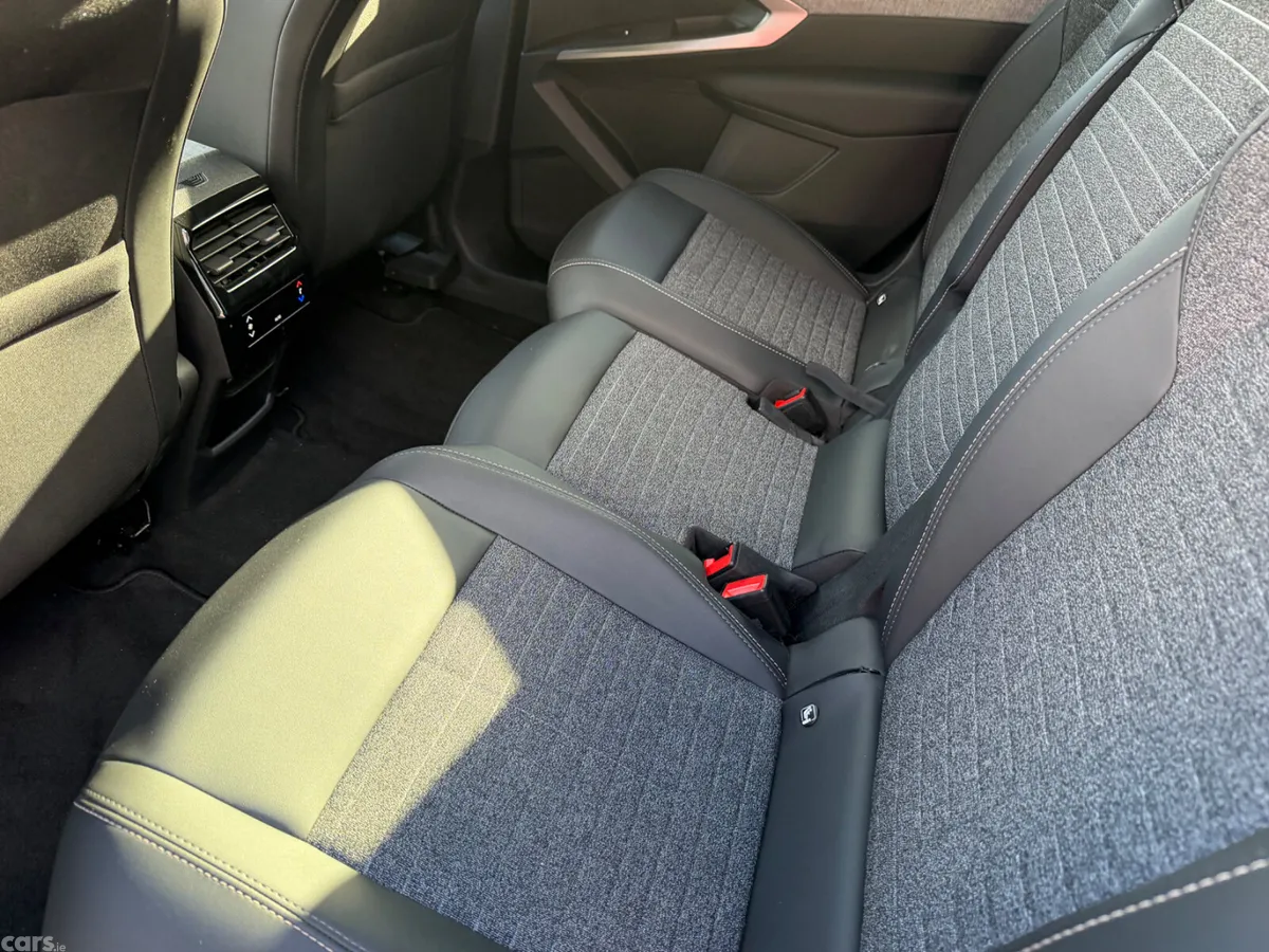 Peugeot 5008 MPV, Petrol, 2025, Grey