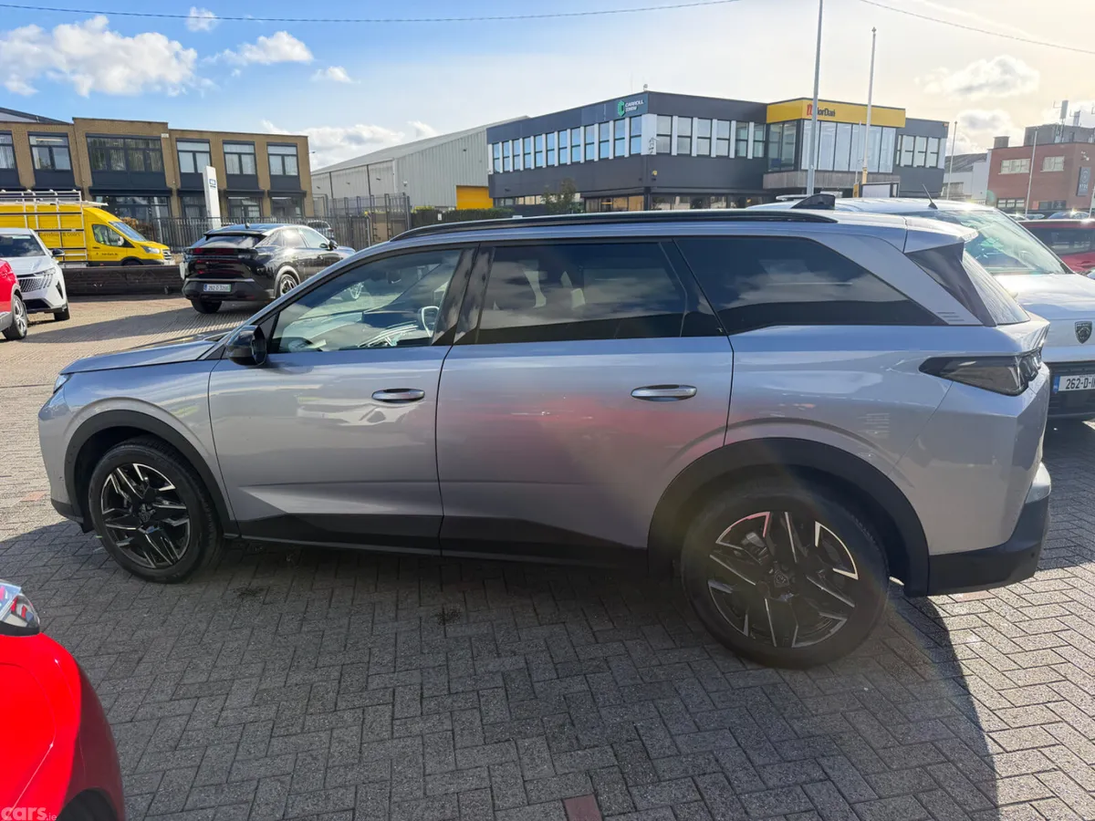 Peugeot 5008 MPV, Petrol, 2025, Grey