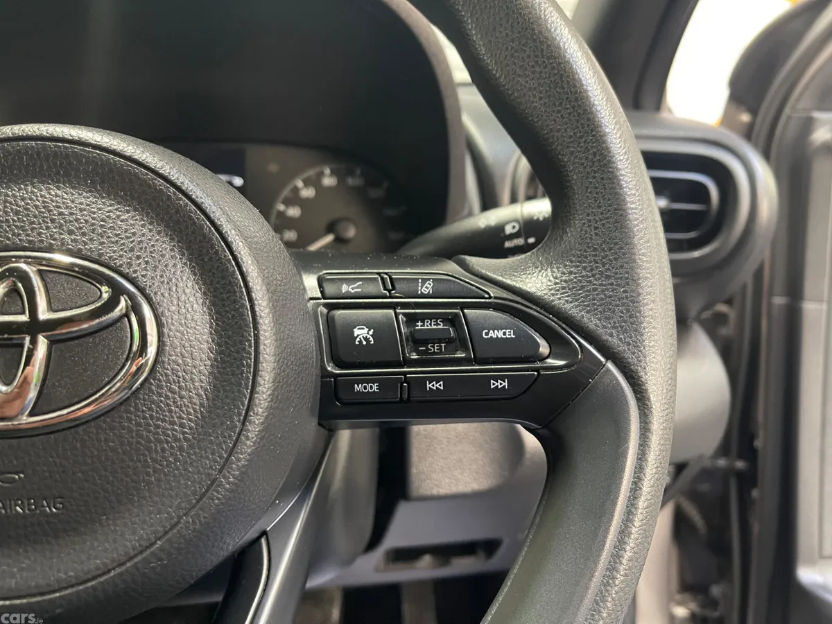 Toyota Yaris Hatchback, Petrol Hybrid, 2021, Brown