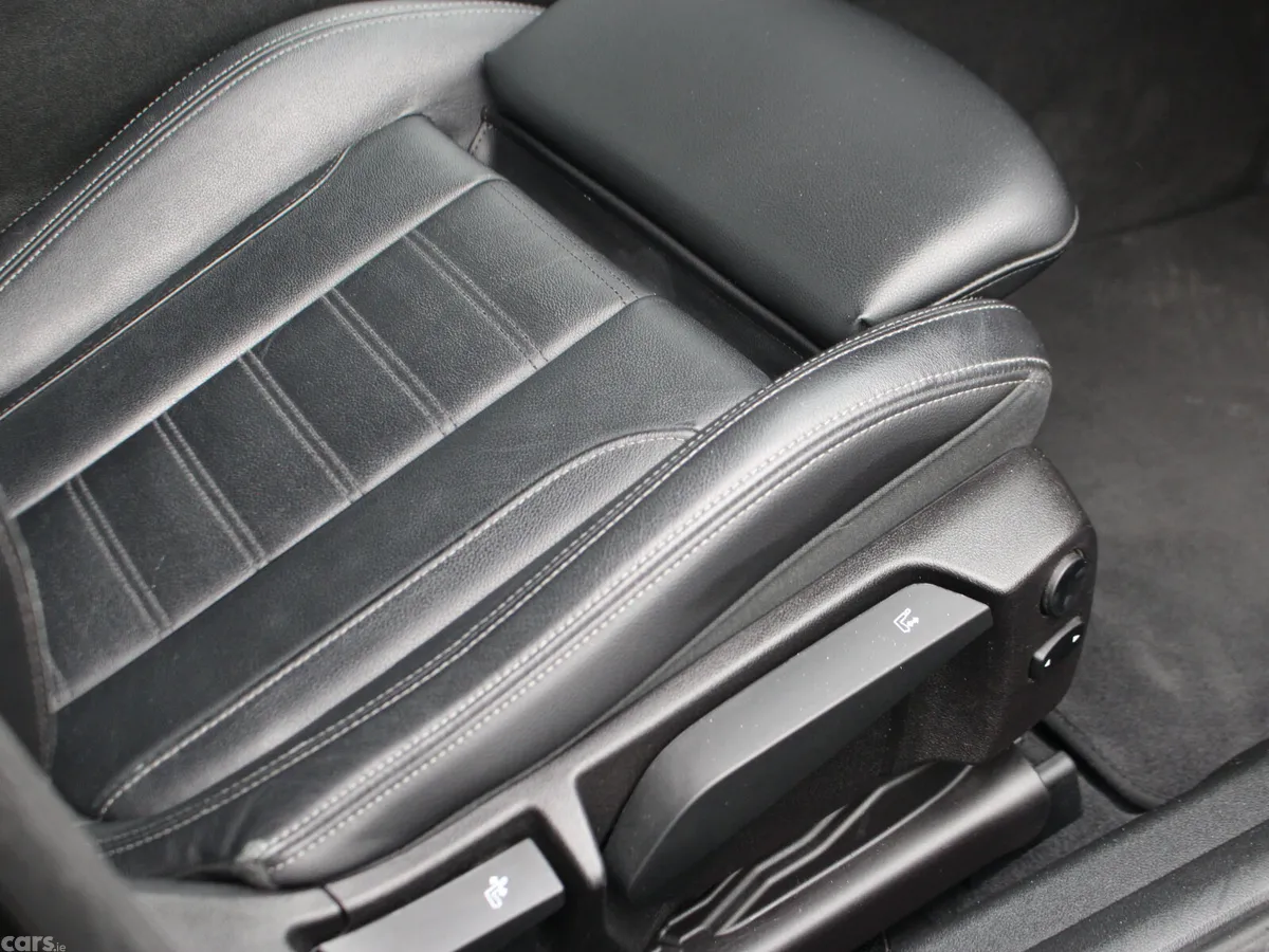 BMW 3-Series Saloon, Petrol Hybrid, 2023, Black