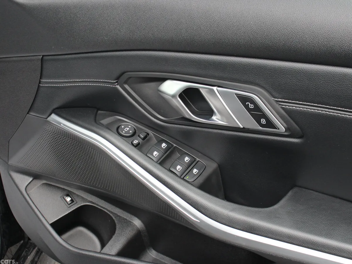 BMW 3-Series Saloon, Petrol Hybrid, 2023, Black