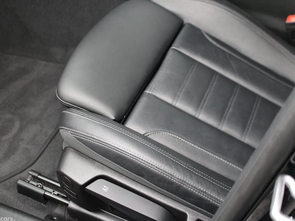 BMW 3-Series Saloon, Petrol Hybrid, 2023, Black