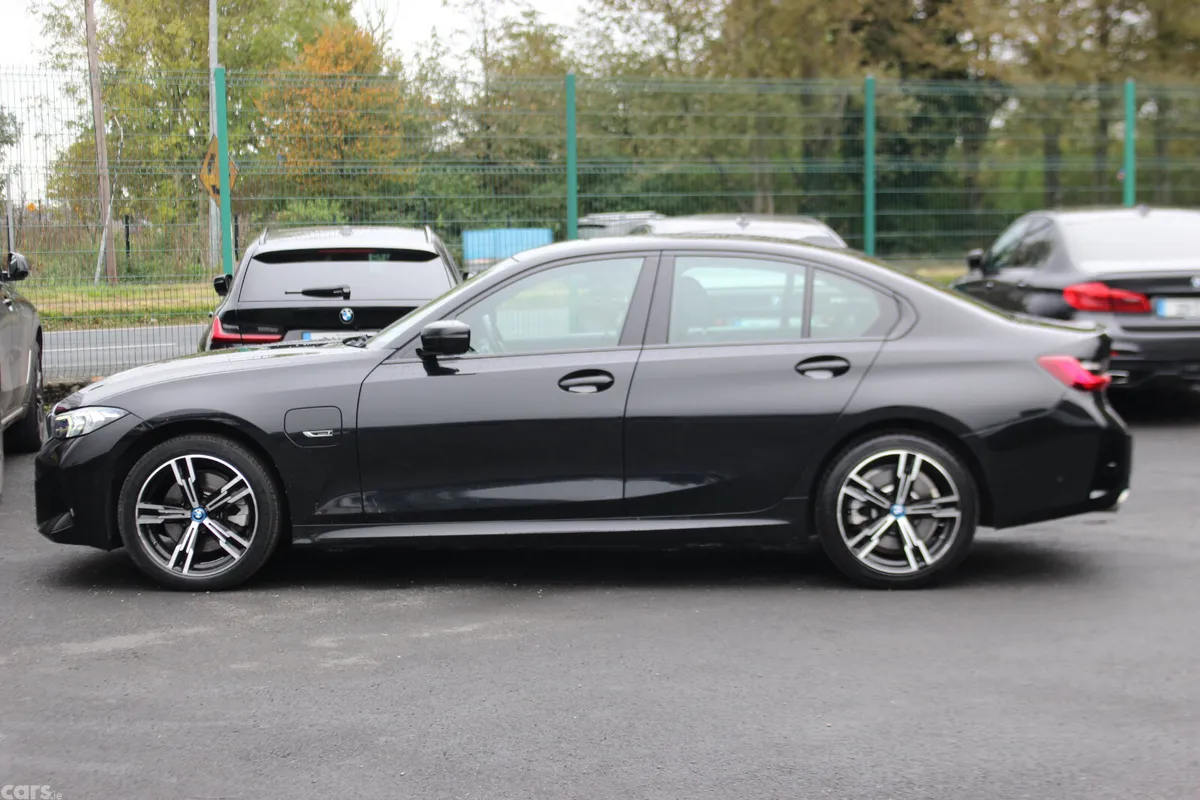 BMW 3-Series Saloon, Petrol Hybrid, 2023, Black