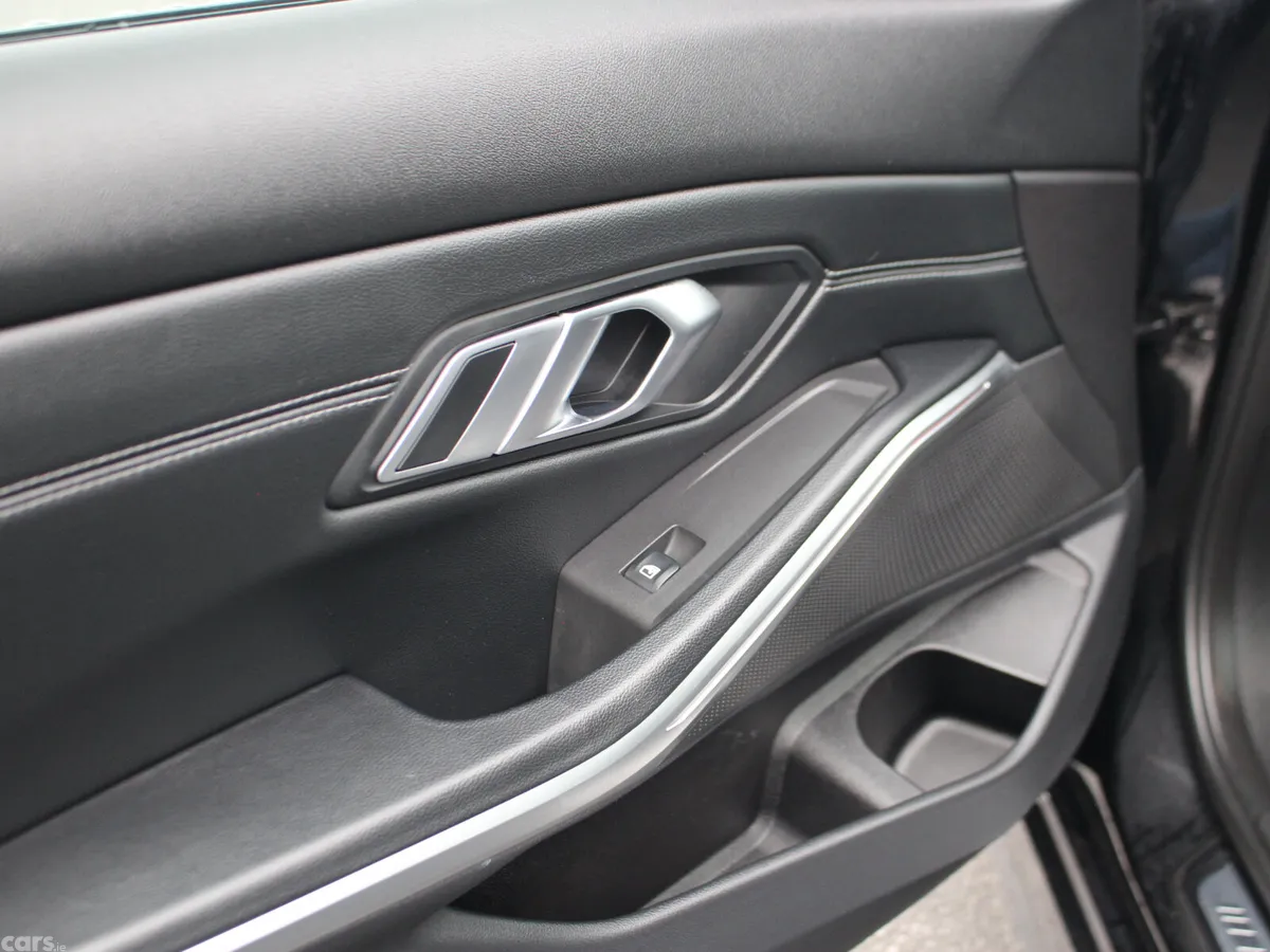 BMW 3-Series Saloon, Petrol Hybrid, 2023, Black