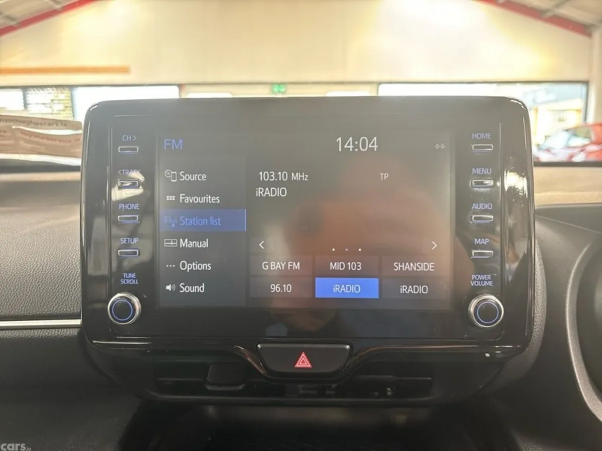 Toyota Yaris Cross Hatchback, Petrol Hybrid, 2023, White