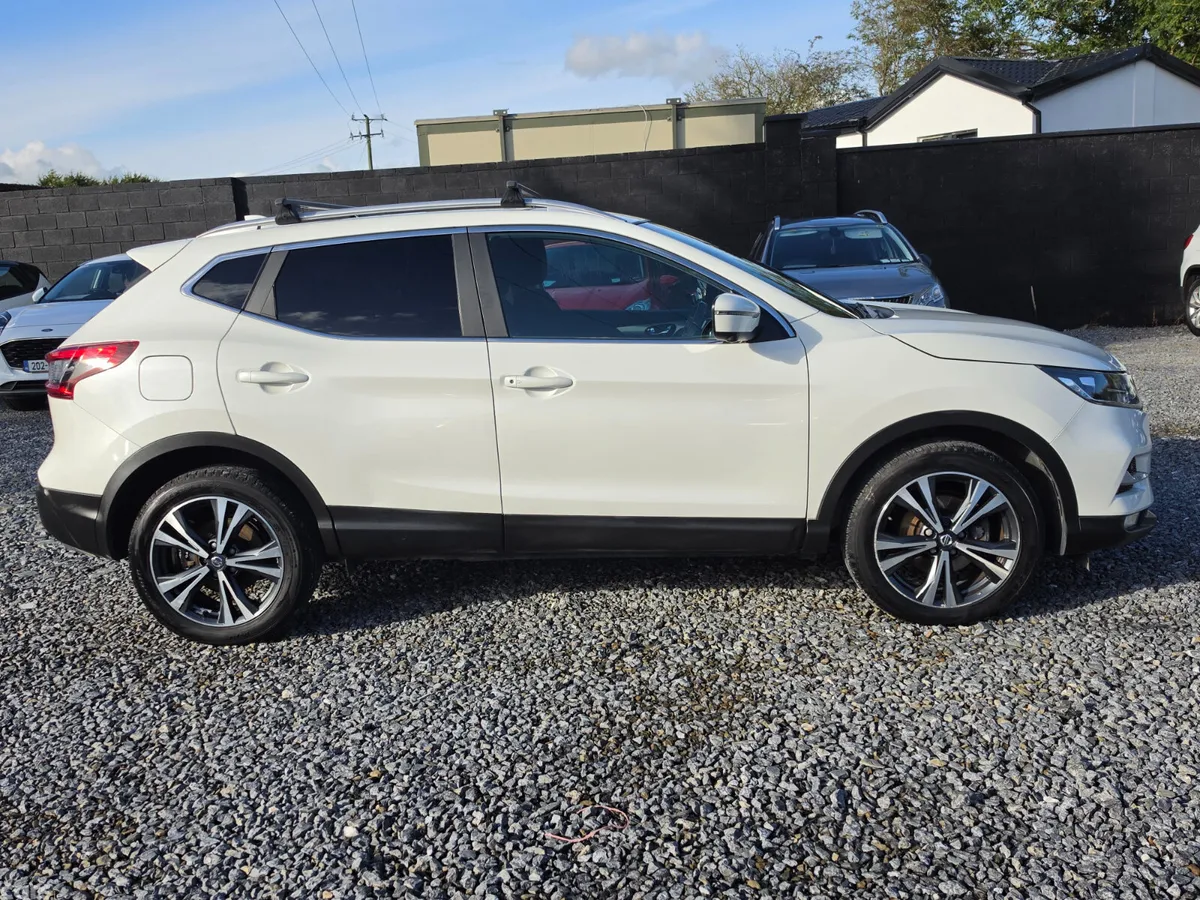 Nissan Qashqai SUV, Petrol, 2017, White