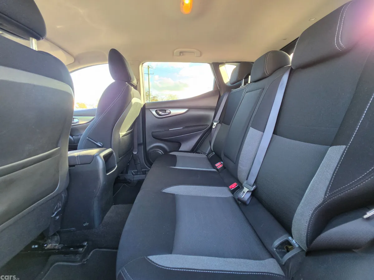 Nissan Qashqai SUV, Petrol, 2017, White