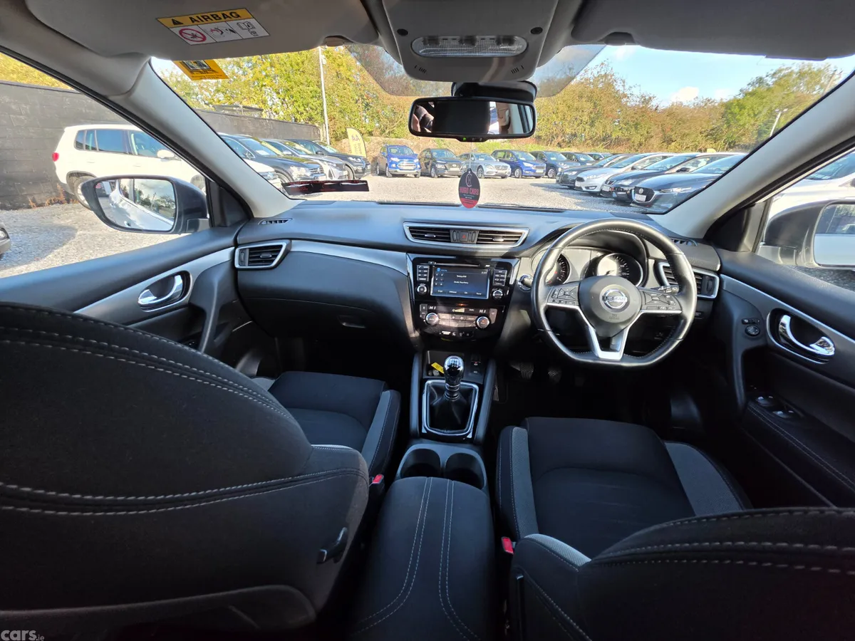 Nissan Qashqai SUV, Petrol, 2017, White