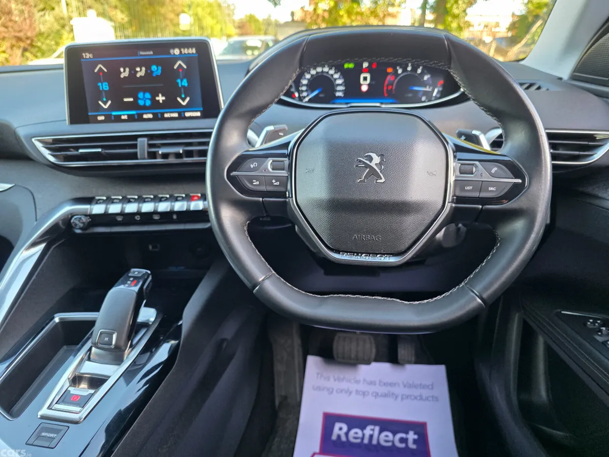 Peugeot 5008 MPV, Petrol, 2020, Grey
