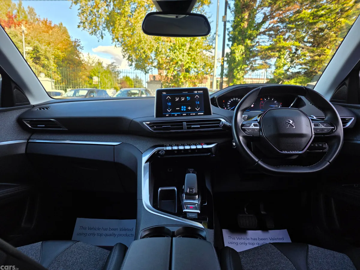 Peugeot 5008 MPV, Petrol, 2020, Grey