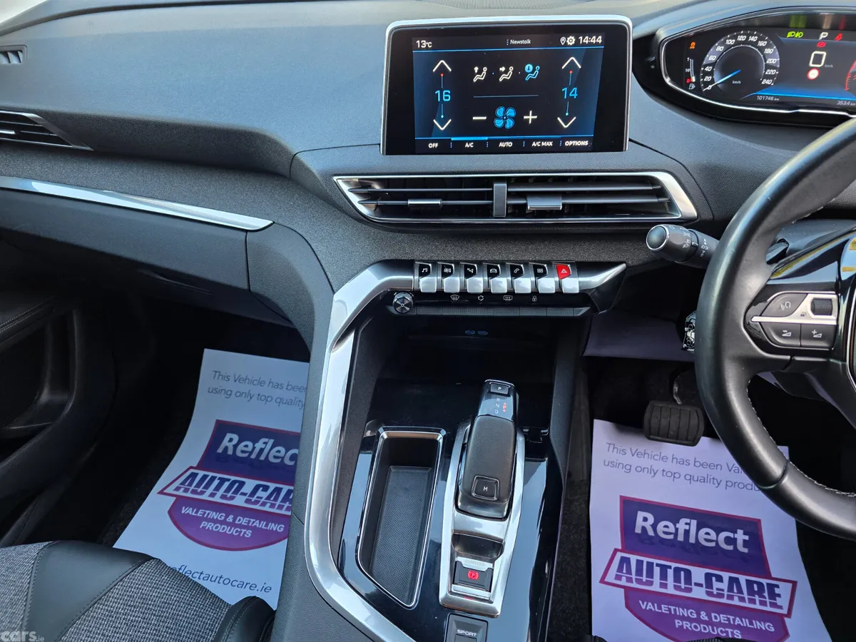 Peugeot 5008 MPV, Petrol, 2020, Grey