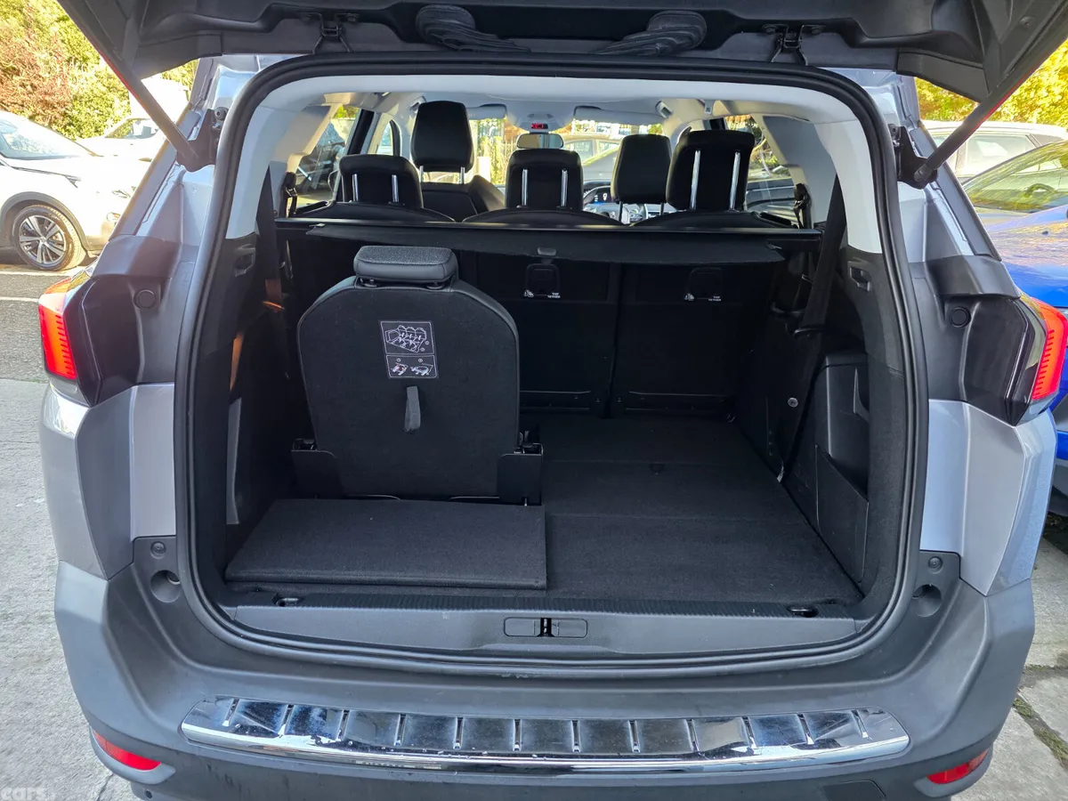 Peugeot 5008 MPV, Petrol, 2020, Grey