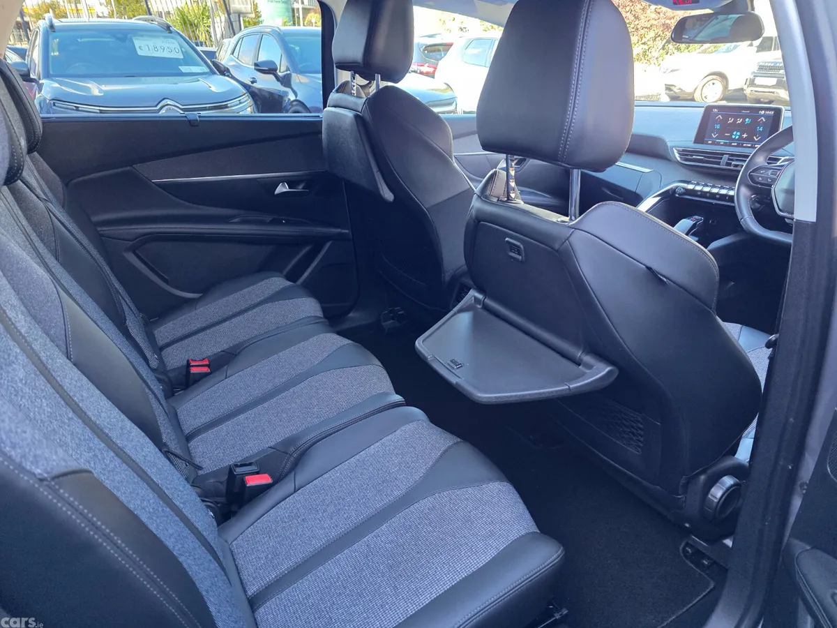 Peugeot 5008 MPV, Petrol, 2020, Grey