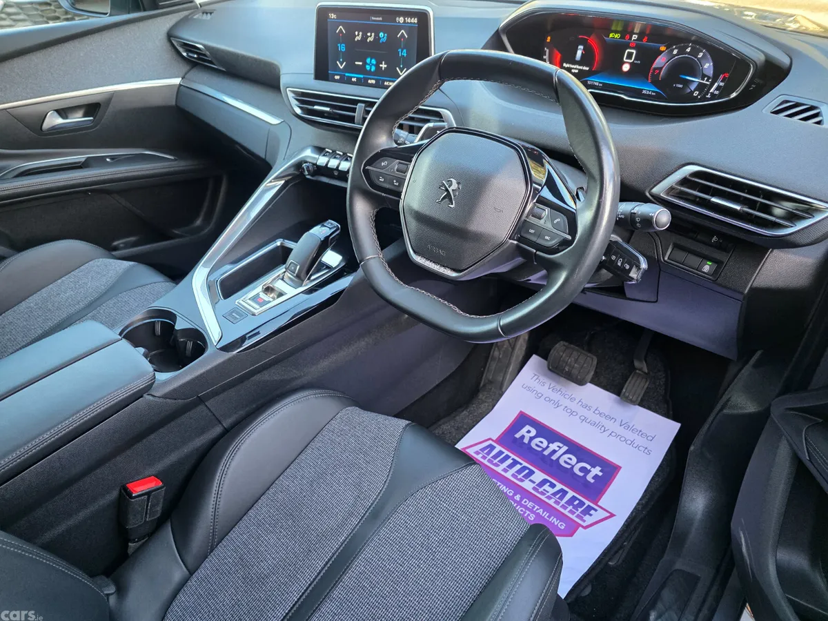 Peugeot 5008 MPV, Petrol, 2020, Grey