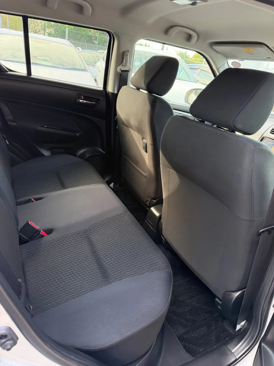 Suzuki Swift Hatchback, Petrol, 2016, Silver