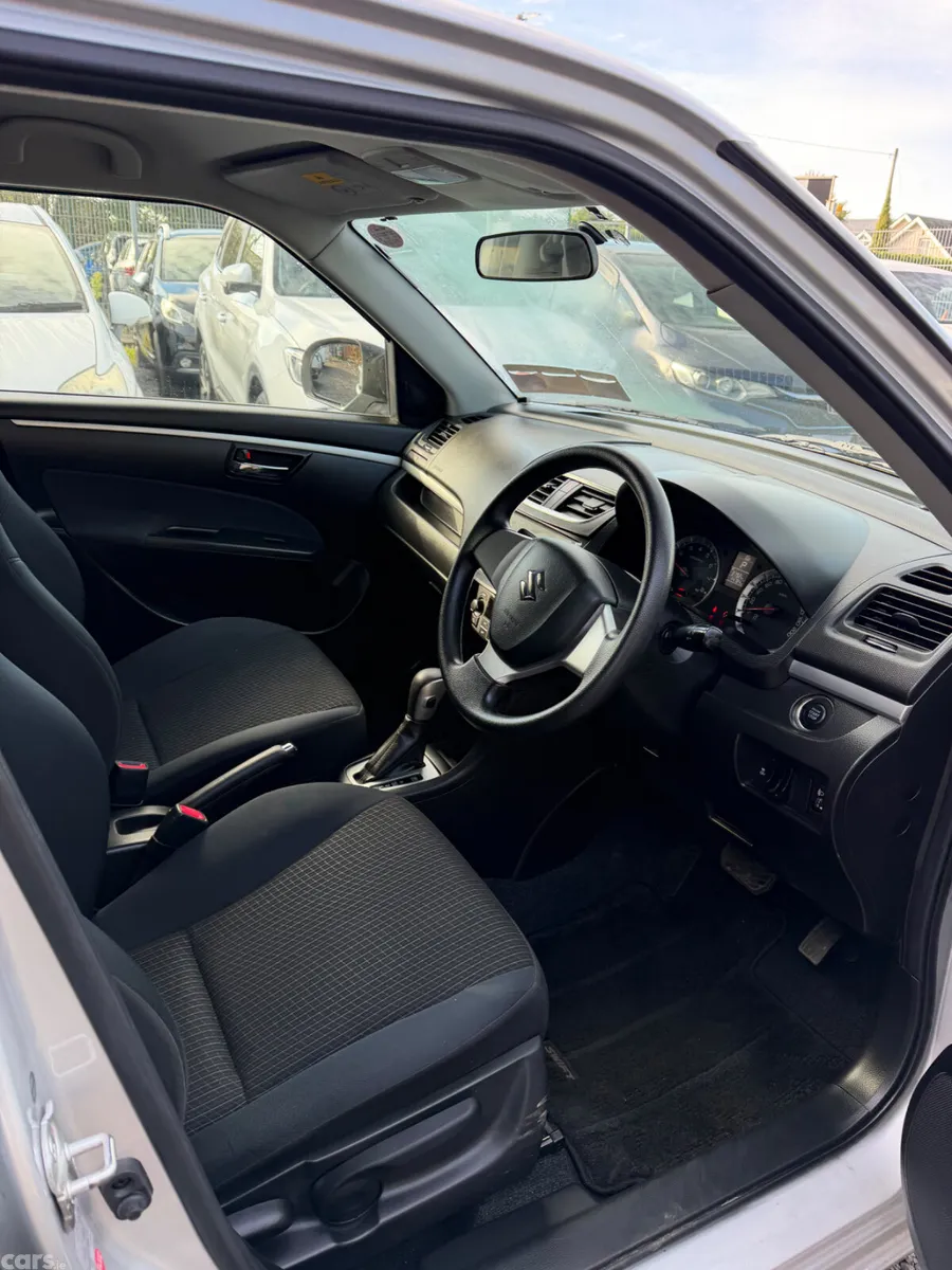 Suzuki Swift Hatchback, Petrol, 2016, Silver