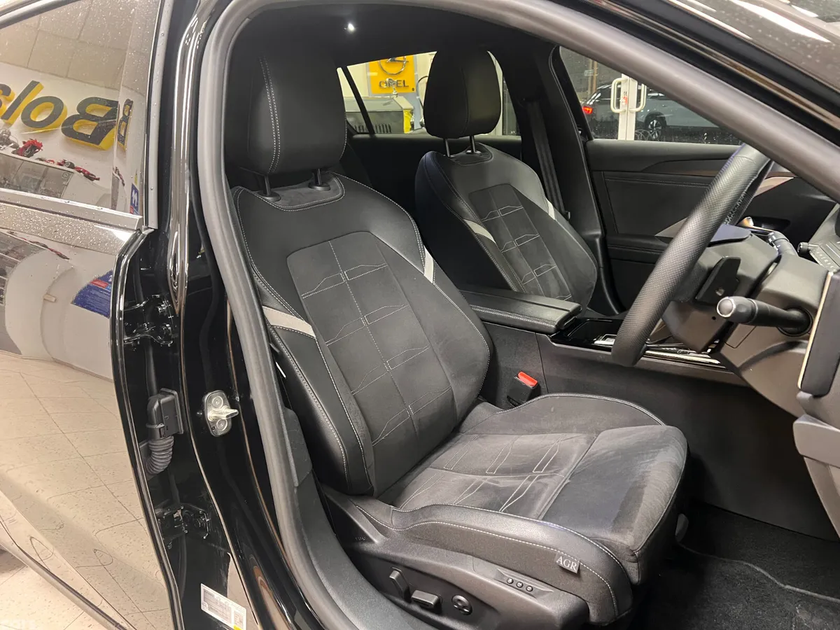 Opel Astra Hatchback, Petrol, 2025, Black