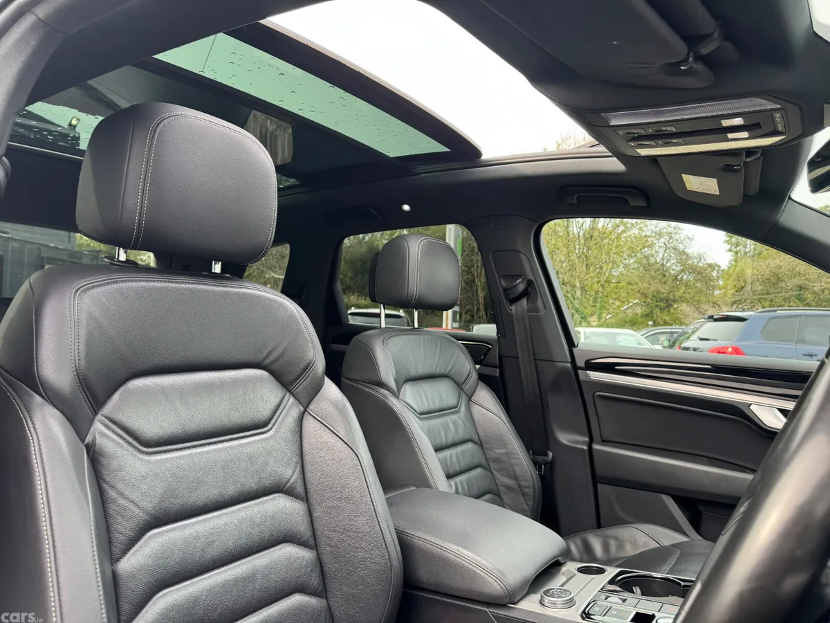 Volkswagen Touareg SUV, Diesel, 2021, Black