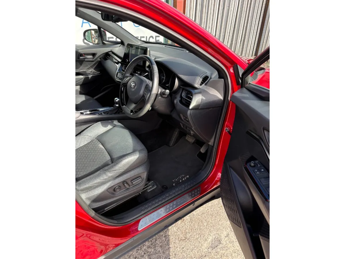 Toyota C-HR SUV, Petrol Hybrid, 2022, Red
