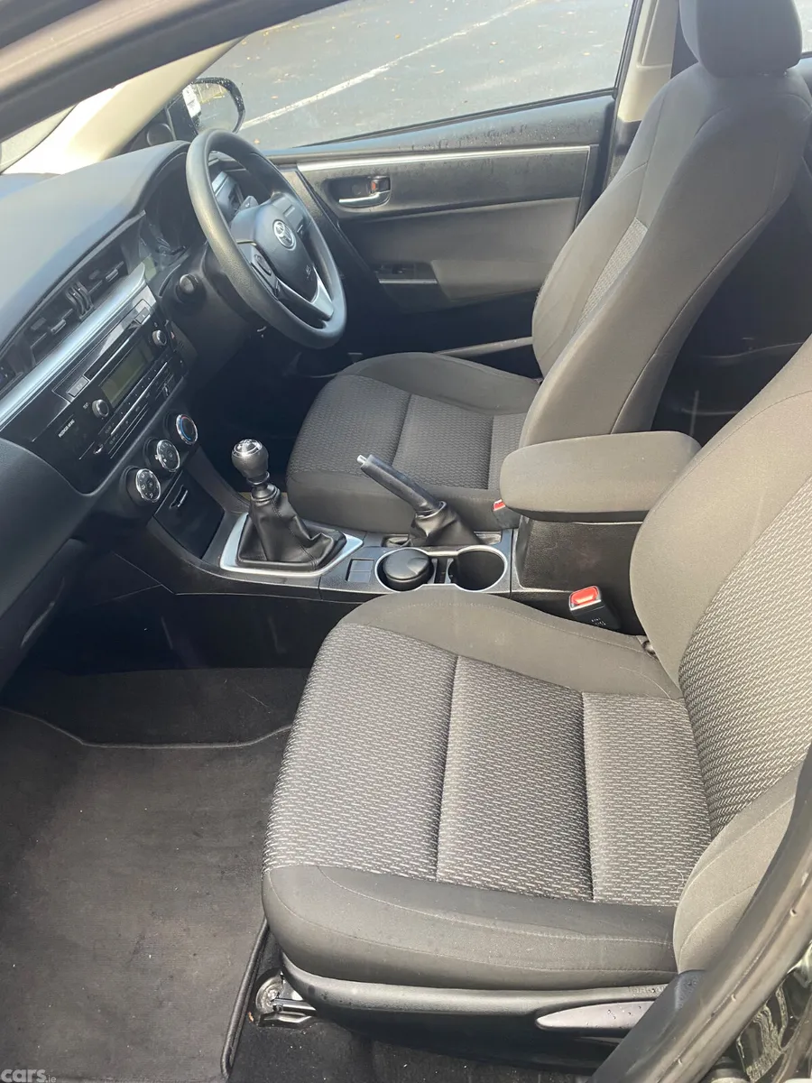 Toyota Corolla Saloon, Petrol, 2016, Black
