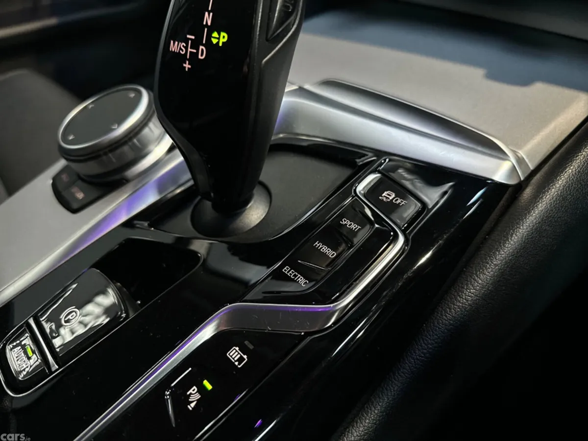 BMW 5-Series Estate, Petrol Plug-in Hybrid, 2022, Blue