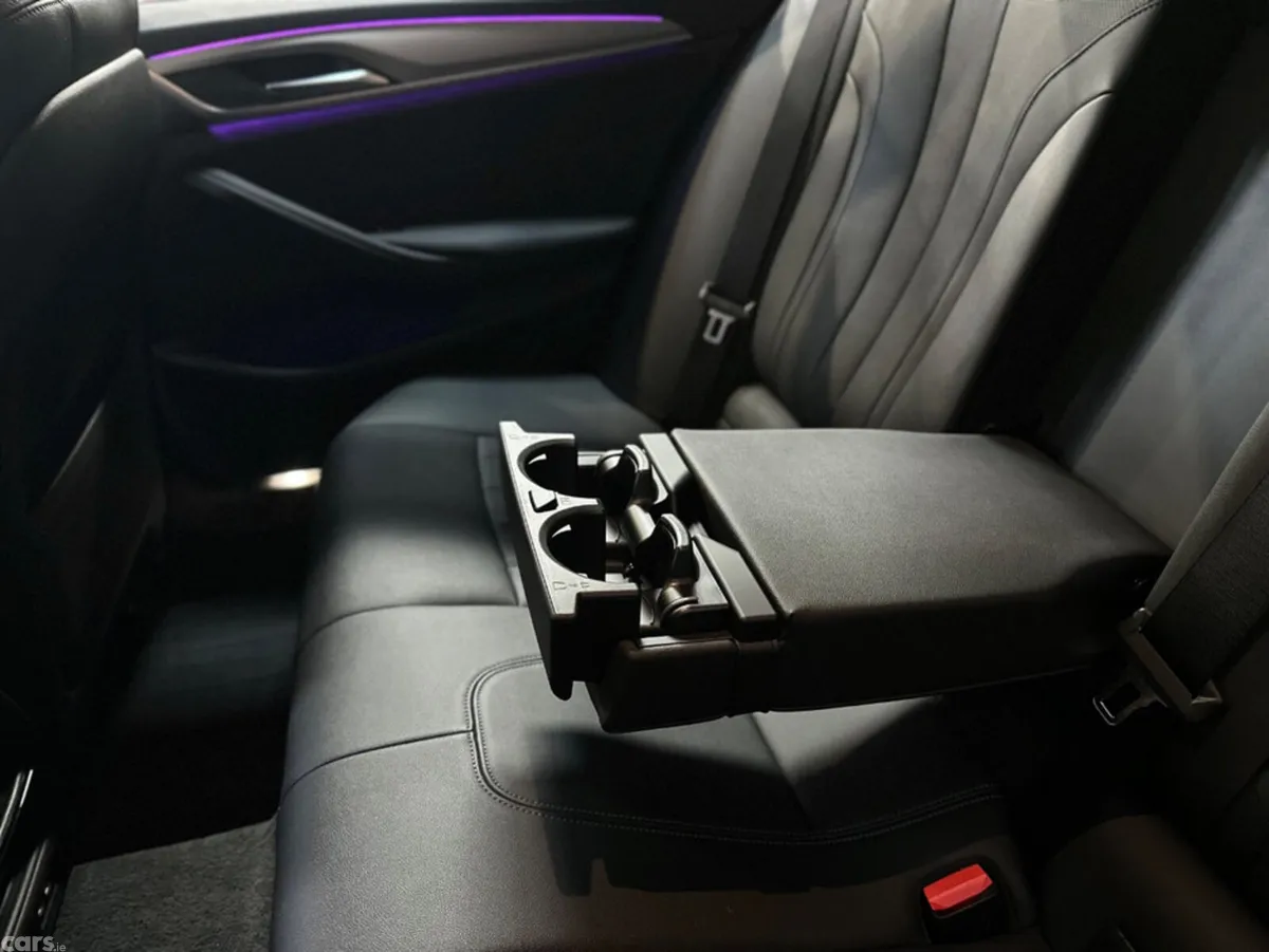 BMW 5-Series Estate, Petrol Plug-in Hybrid, 2022, Blue