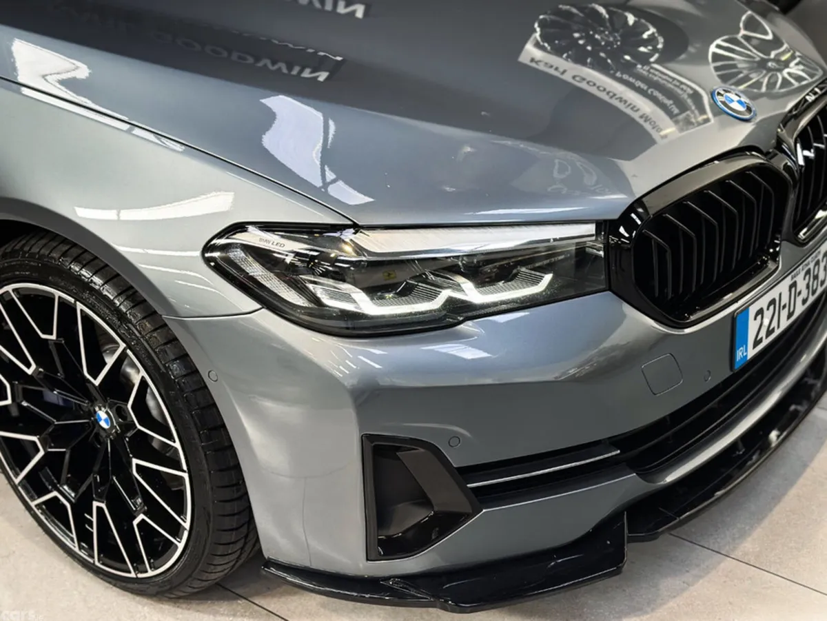 BMW 5-Series Estate, Petrol Plug-in Hybrid, 2022, Blue