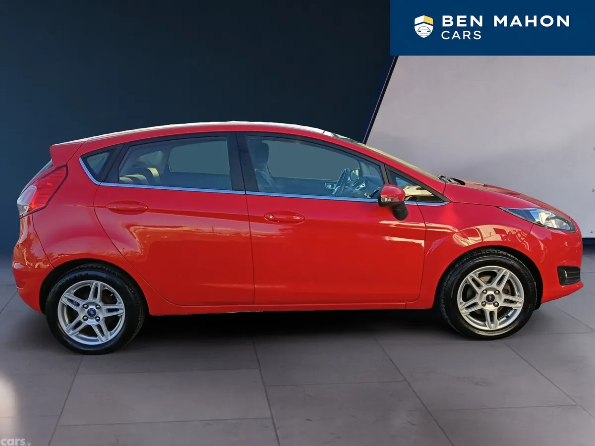 Ford Fiesta Hatchback, Petrol, 2013, Red