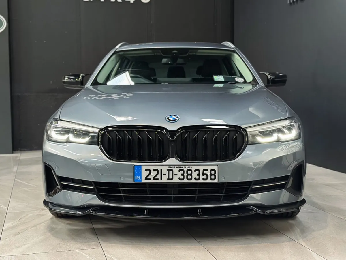 BMW 5-Series Estate, Petrol Plug-in Hybrid, 2022, Blue