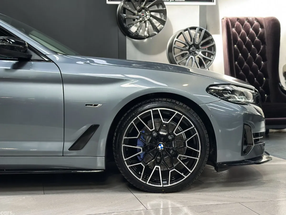 BMW 5-Series Estate, Petrol Plug-in Hybrid, 2022, Blue