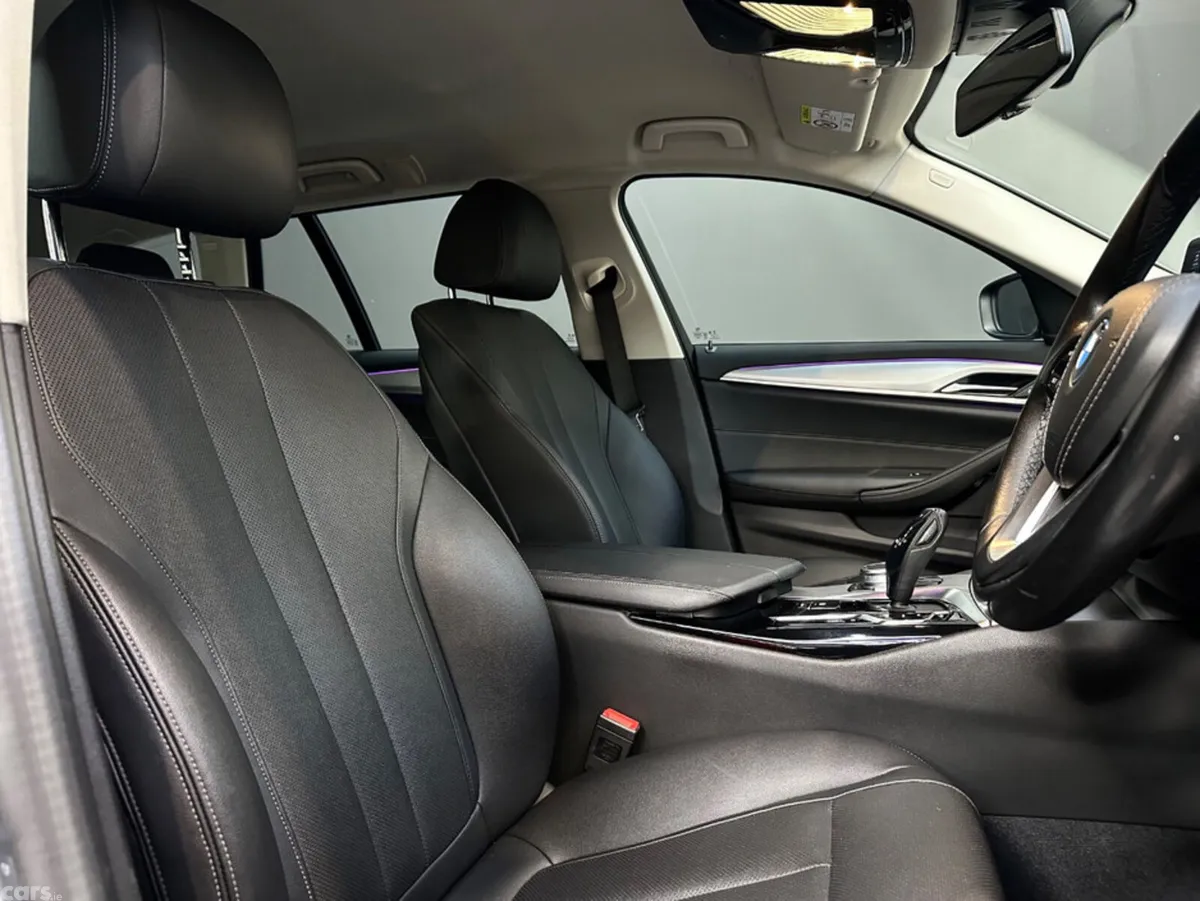 BMW 5-Series Estate, Petrol Plug-in Hybrid, 2022, Blue