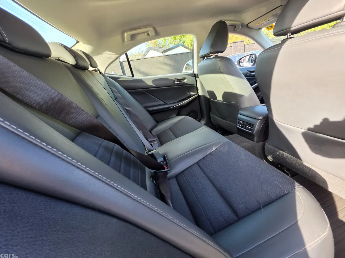 Lexus IS Saloon, Petrol Hybrid, 2014, Silver