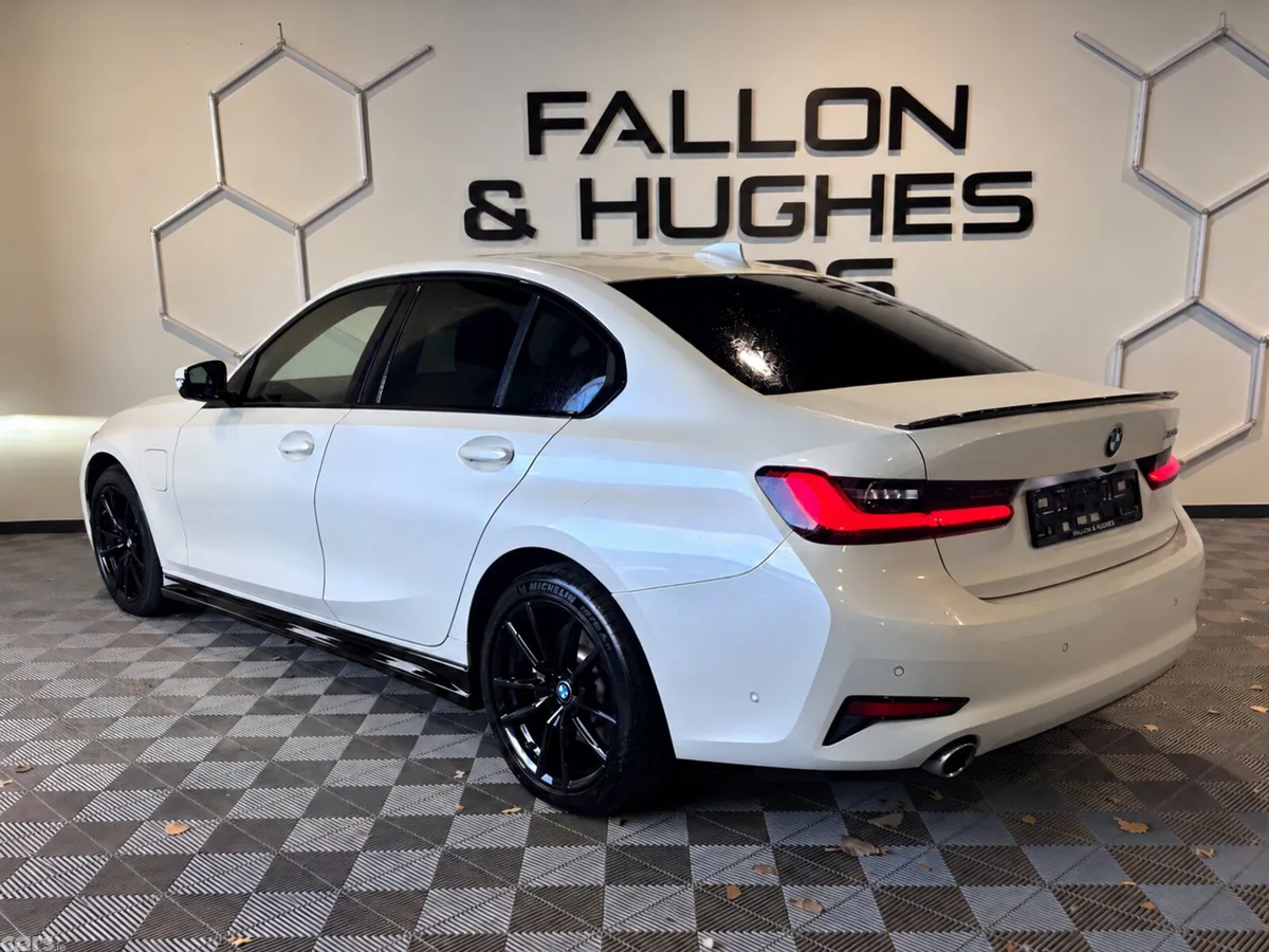 BMW 3-Series Saloon, Petrol Plug-in Hybrid, 2020, White