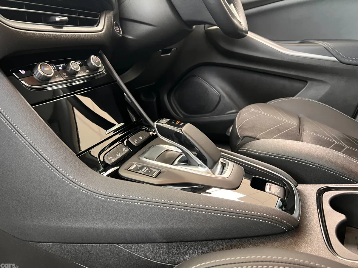 Opel Grandland X SUV, Petrol Plug-in Hybrid, 2024, White