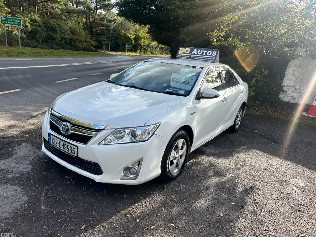 Toyota Camry Saloon, Petrol Hybrid, 2013, White
