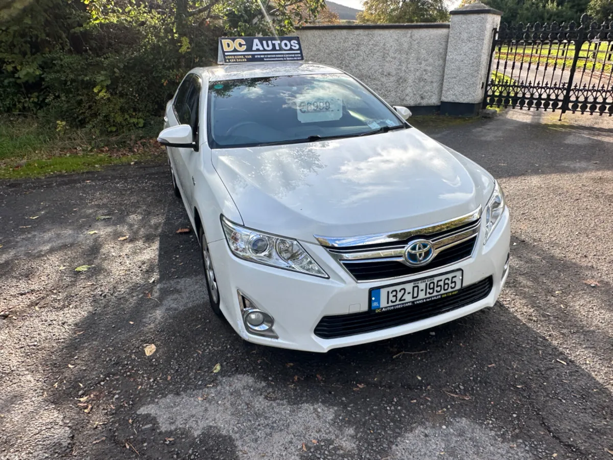 Toyota Camry Saloon, Petrol Hybrid, 2013, White