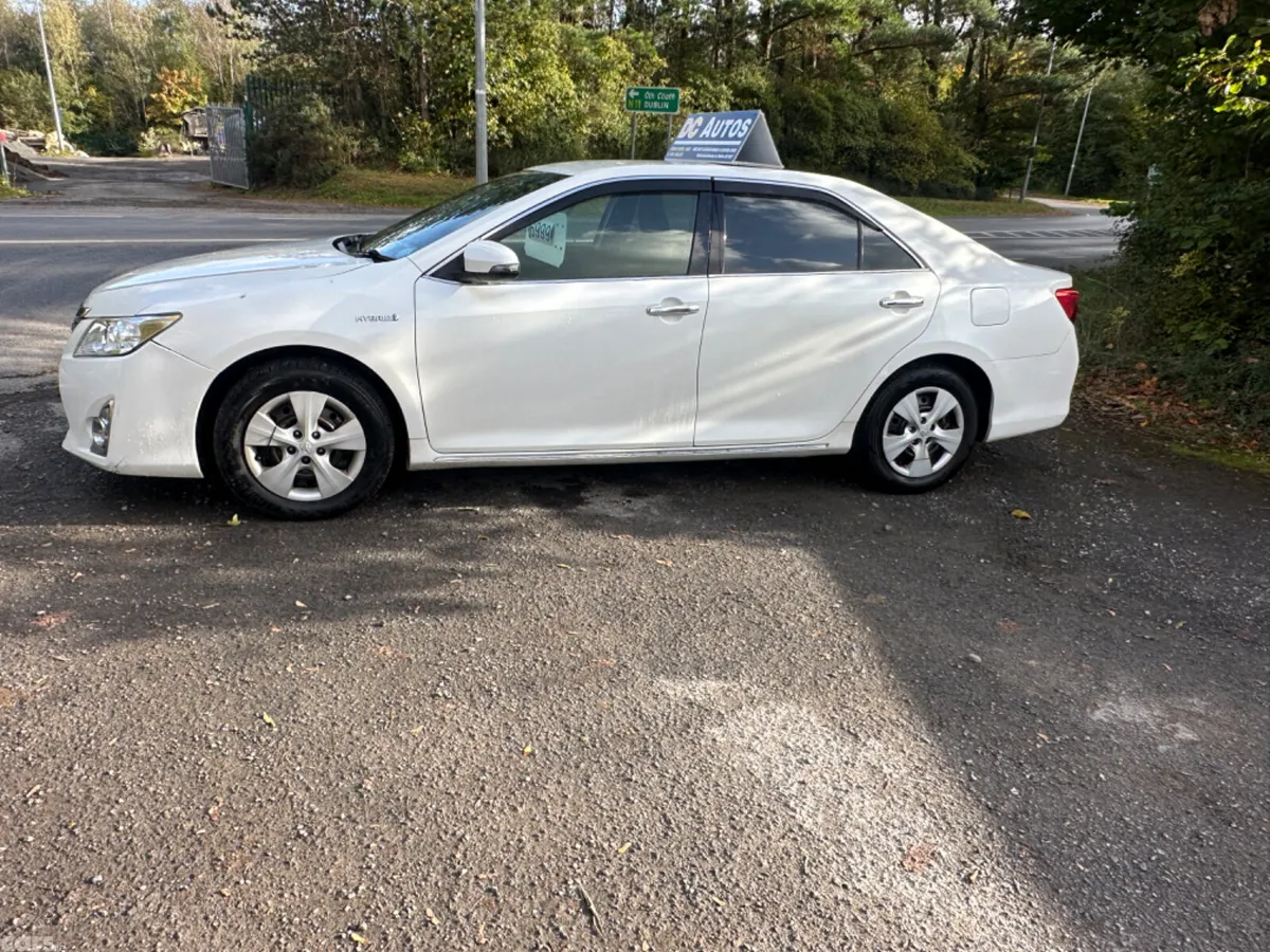 Toyota Camry Saloon, Petrol Hybrid, 2013, White