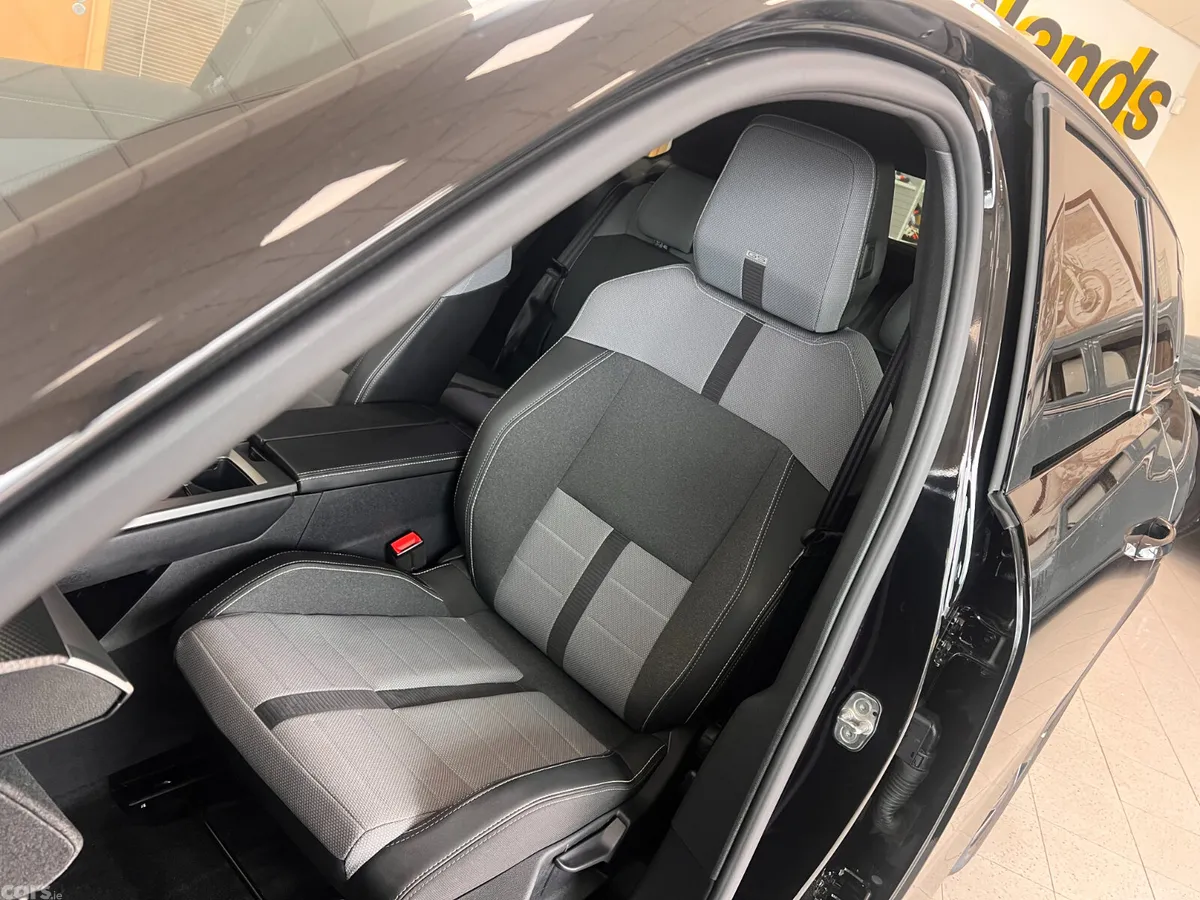 Opel Grandland SUV, Petrol Hybrid, 2025, Black